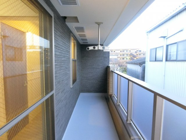 ゼフィランサスのバルコニー|同物件反転タイプ