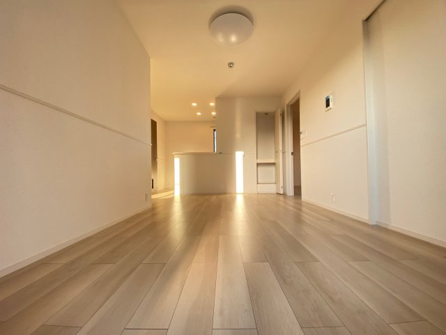 ゼフィランサスの居間・リビング|同物件反転タイプ