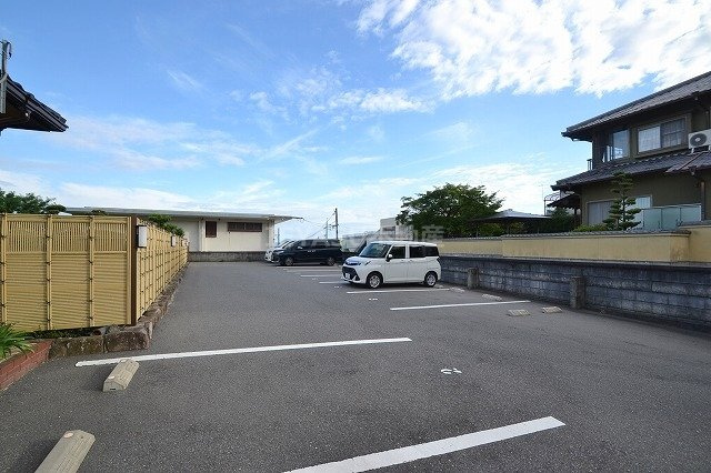 森ハイツの駐車場