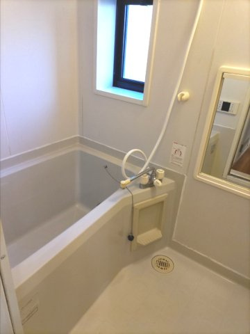 合志市須屋のアパートの浴室