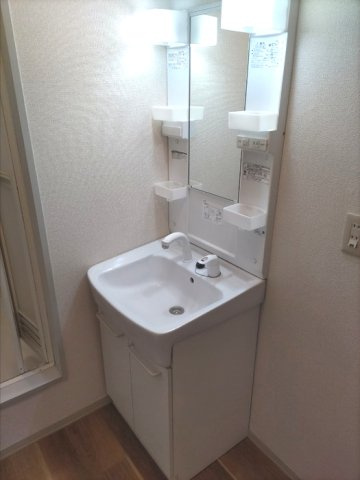 合志市須屋のアパートの独立洗面台