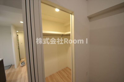 【収納】 | セレニテ堺筋本町リアン | こまごまとしたものを収納できそうですねウォークインクローゼットです。