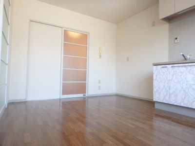 【居間・リビング】 | ドミール伏原 | 居間です