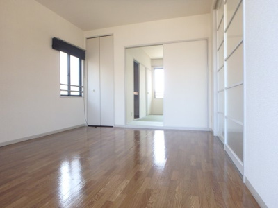 【居間・リビング】 | ドミール伏原 | ゆったり過ごせるリビングです