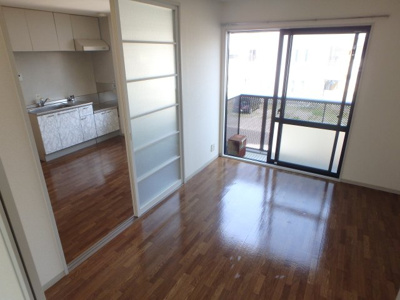 【居間・リビング】 | ドミール伏原 | 明るい光が射し込む陽だまり空間
