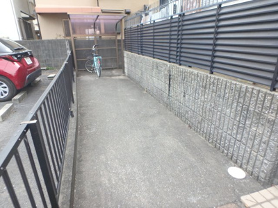 【その他共用部分】 | ドミール伏原 | 屋根付き駐輪スペースです