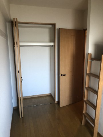 【子供部屋】 | アミティエ博多駅南 | 同タイプ。退去後すぐの写真です（未内装）