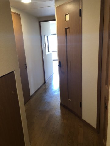 【内装】 | アミティエ博多駅南 | 同タイプ。退去後すぐの写真です（未内装）