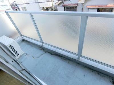 【バルコニー】 | ミドリマンション | 落ち着いた時間を過ごせるバルコニーです