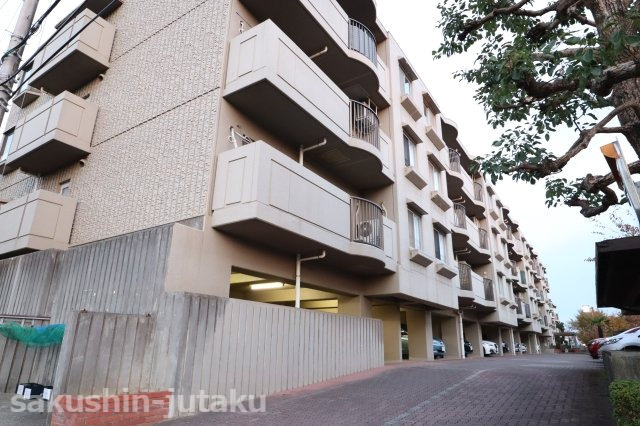 コープ野村新検見川　２号棟の外観