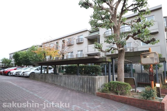 コープ野村新検見川　２号棟の外観