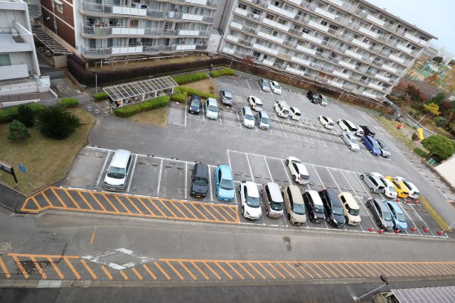 稲毛パークハウスB棟の駐車場|空き有り　使用料月額2,200円　専用使用権付き