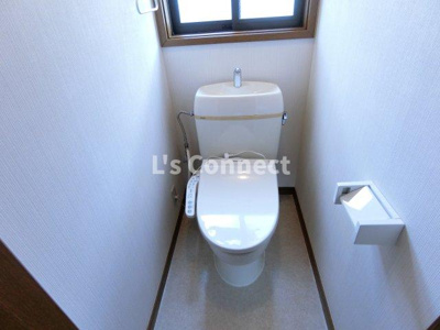 【トイレ】 | シャトゥＫ・ＴⅢ | トイレにも窓があります。