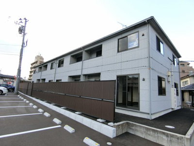 【外観】 | シャトゥＫ・ＴⅢ | ２００３年築のアパートです。