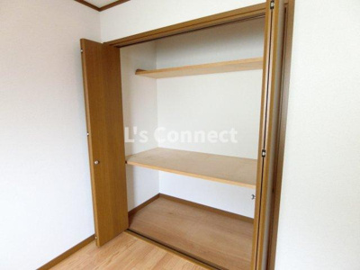 【設備】 | シャトゥＫ・ＴⅢ | 洋室には段付き収納があります。