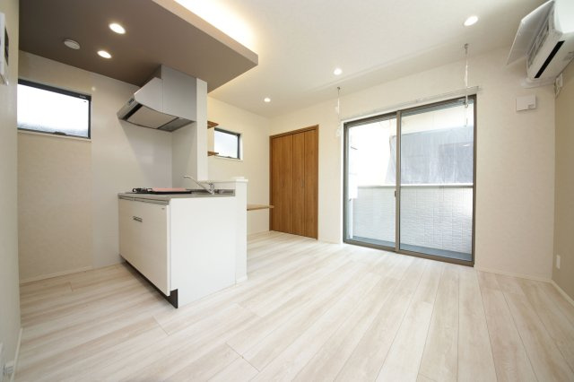 カーサミア亀崎のキッチン|別部屋同建物のお写真となります。参考にご覧くださいませ。