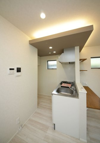 カーサミア亀崎のキッチン|別部屋同建物のお写真となります。参考にご覧くださいませ。