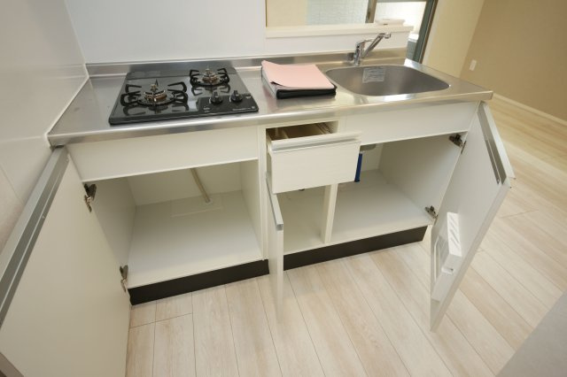 カーサミア亀崎のキッチン|別部屋同建物のお写真となります。参考にご覧くださいませ。