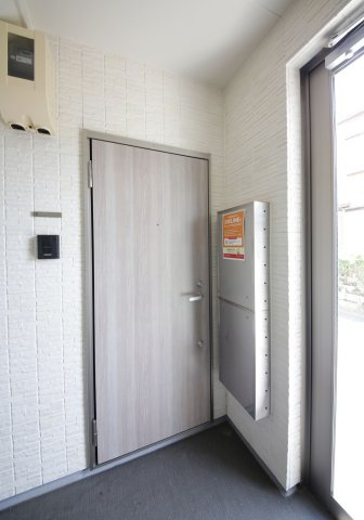 カーサミア亀崎の玄関