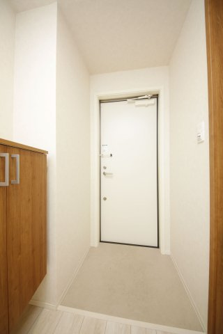 カーサミア亀崎の玄関|別部屋同間取りのお写真となります。参考にご覧くださいませ。