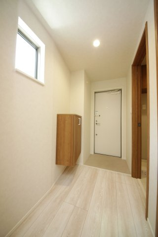 カーサミア亀崎の玄関|別部屋同建物のお写真となります。参考にご覧くださいませ。
