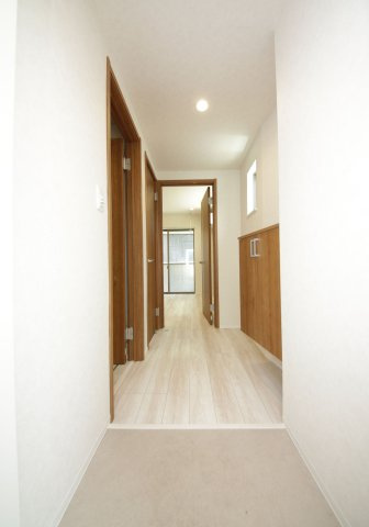 カーサミア亀崎の玄関|別部屋同建物のお写真となります。参考にご覧くださいませ。