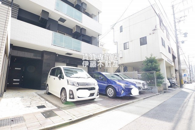 RIVO浅間町の駐車場