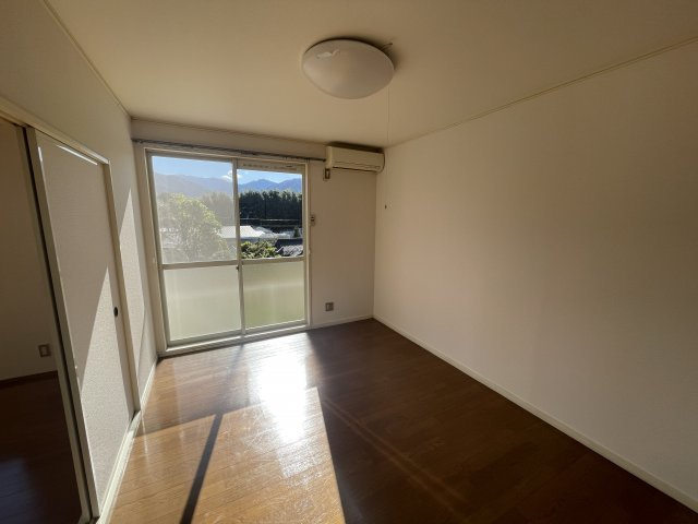 フィフティーンラブ西ヶ丘の洋室