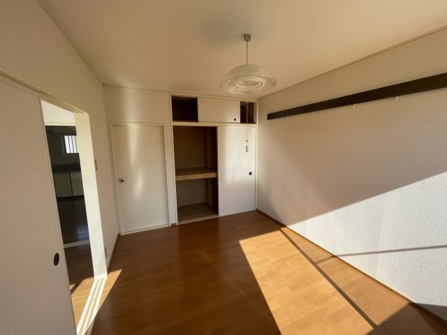 フィフティーンラブ西ヶ丘の洋室