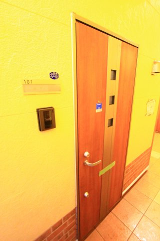 ユナイト 六浦フェルメールの瞳の玄関