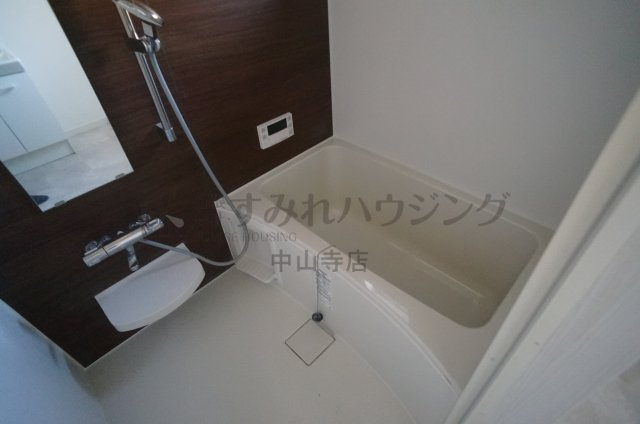 ナウハウス山本南の浴室