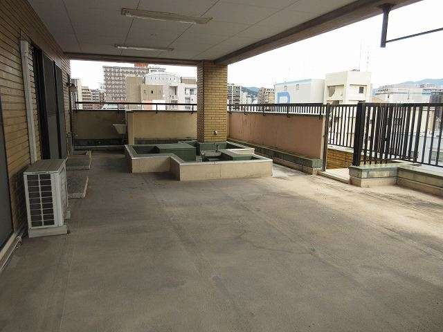 幟町熊本ビルのバルコニー|開放的で明るい空間を演出してくれるバルコニーです