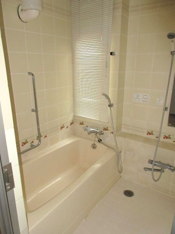 幟町熊本ビルの浴室|コンパクトで使いやすいお風呂です