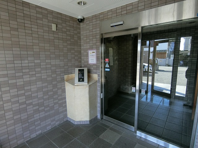 昭島コートエレガンスＤ棟のエントランス