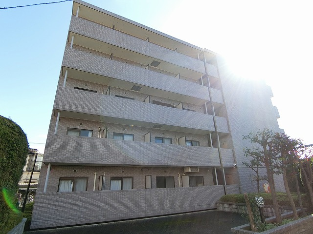 昭島コートエレガンスＤ棟の外観