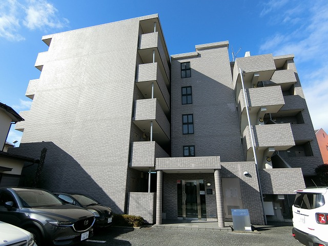 昭島コートエレガンスＤ棟の外観