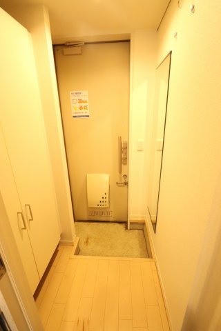カンフルツリーハウスの玄関