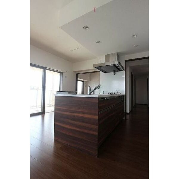 サムティレジデンス高宮東のキッチン|サムティレジデンス高宮東（4LDK）広いカウンターキッチン