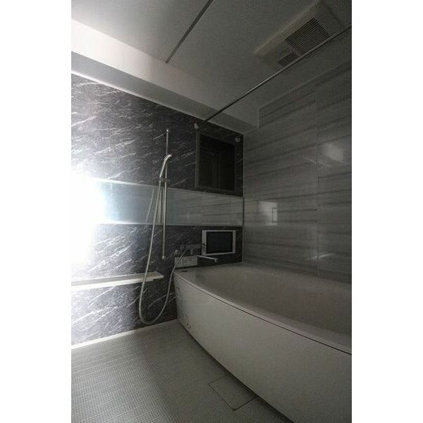 サムティレジデンス高宮東の浴室|サムティレジデンス高宮東（4LDK）お風呂はTV付き