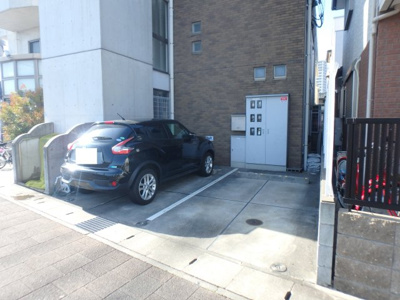 【駐車場】 | パールコート | 駐車場があるので、車を買う予定の方も安心です
