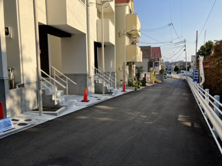 【前面道路含む現地写真】
