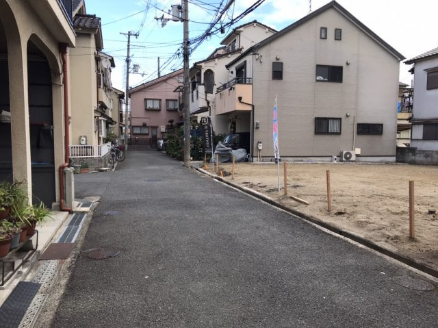 ケーズグランデ　灰塚の前面道路含む現地写真