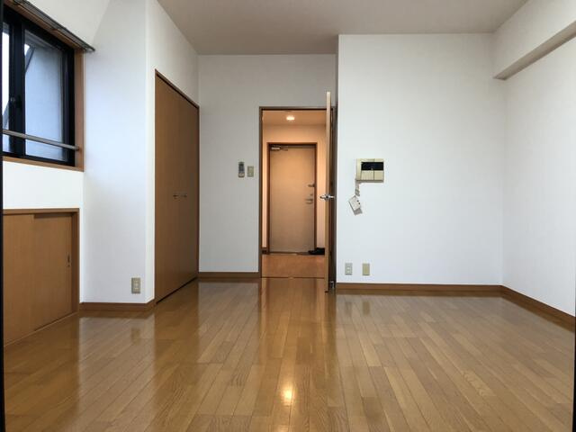 【寝室】 | 第７マルヤビル博多 | 反転タイプ参考写真です