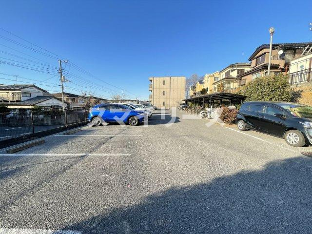 アルファコート流山の駐車場