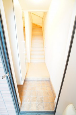 【玄関】 | サン・グレイス | ※同物件・反転タイプの写真です。