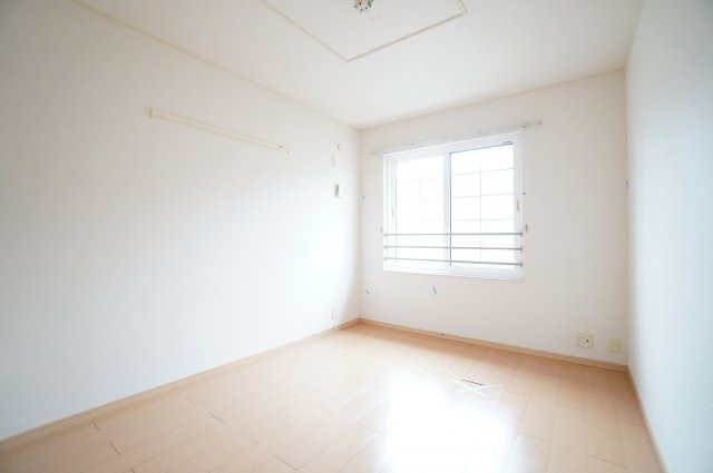 【洋室】 | サン・グレイス | ※同物件・反転タイプの写真です。