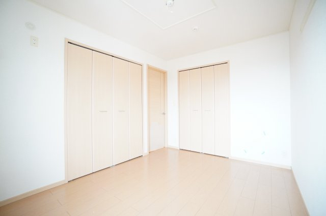 【寝室】 | サン・グレイス | ※同物件・反転タイプの写真です。