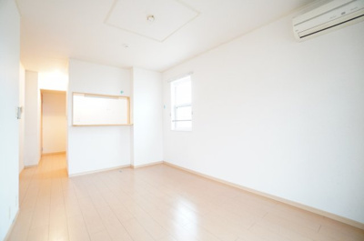 【居間・リビング】 | サン・グレイス | ※同物件・反転タイプの写真です。