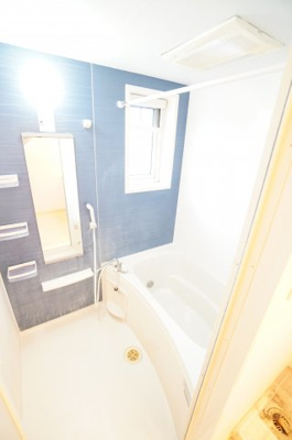 【浴室】 | サン・グレイス | ※同物件・反転タイプの写真です。