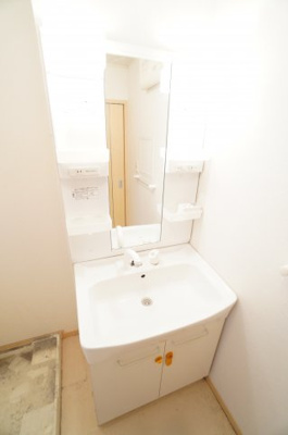 【独立洗面台】 | サン・グレイス | ※同物件・反転タイプの写真です。